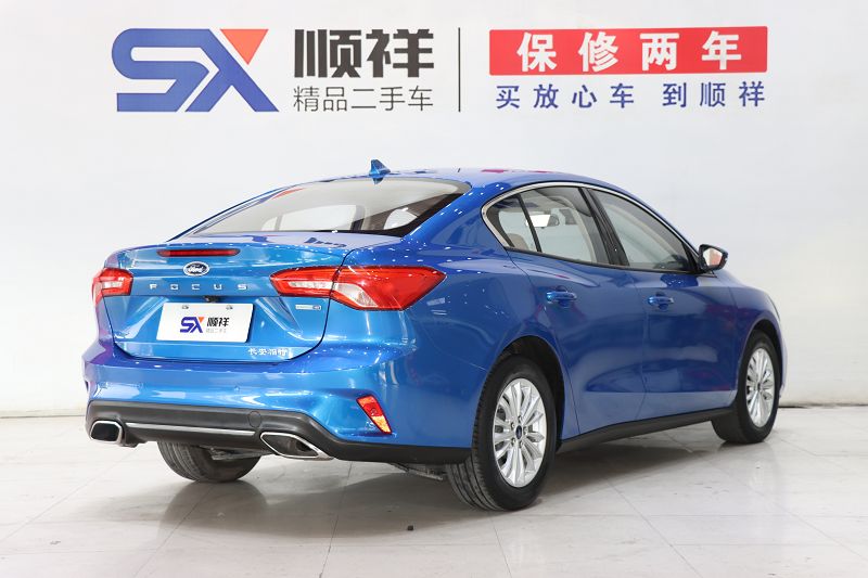 福特 福克斯 2021款 三厢 EcoBoost 180 自动锋潮型