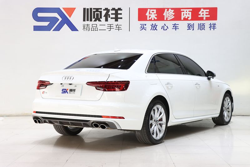 奥迪A4L 2018款 30周年年型 45 TFSI quattro 个性运动版