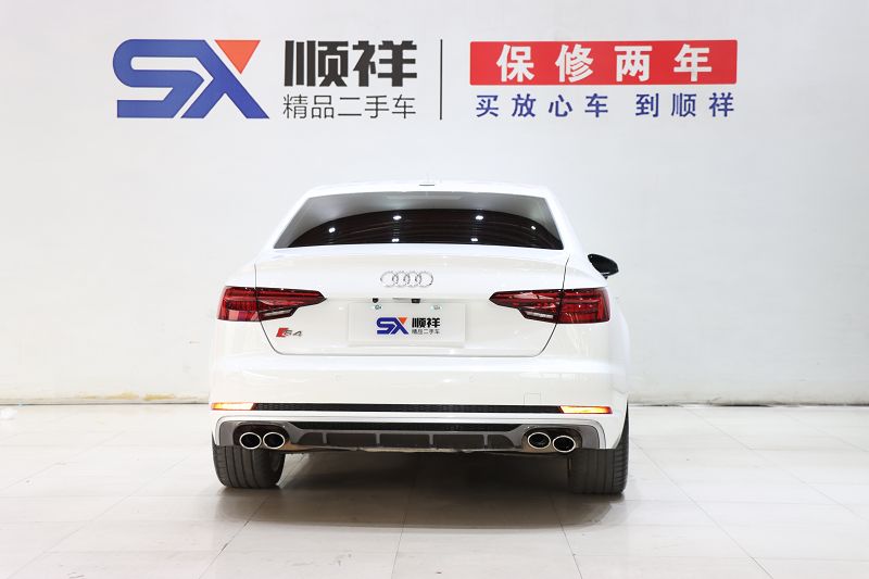 奥迪A4L 2018款 30周年年型 45 TFSI quattro 个性运动版