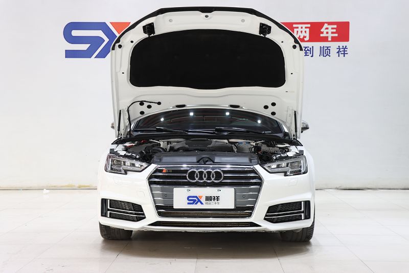 奥迪A4L 2018款 30周年年型 45 TFSI quattro 个性运动版