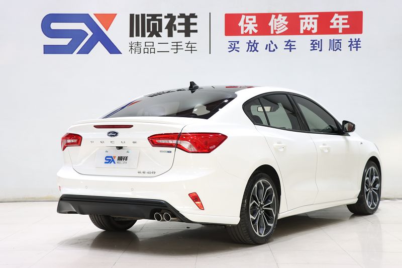 福特 福克斯 2021款 三厢 EcoBoost 180 自动ST Line