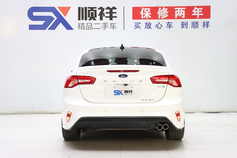 福特 福克斯 2021款 三厢 EcoBoost 180 自动ST Line