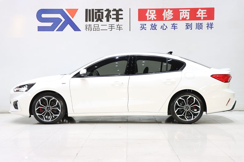 福特 福克斯 2021款 三厢 EcoBoost 180 自动ST Line