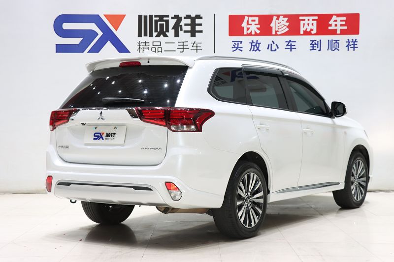 三菱 欧蓝德 2021款 2.0L 两驱畅行版 5座