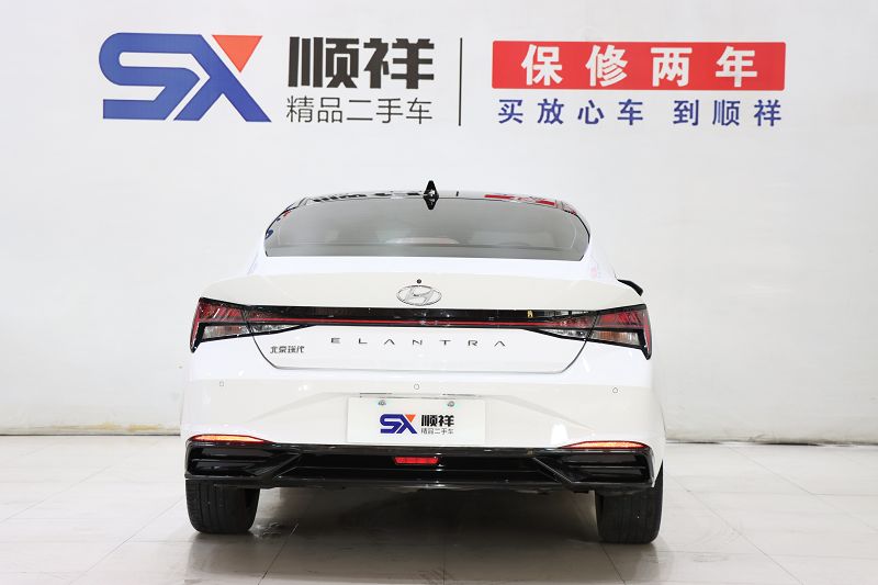 现代 伊兰特 2021款 1.5L CVT LUX尊贵版