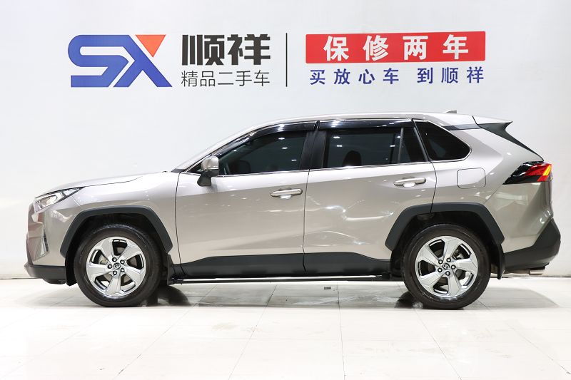 丰田 RAV4荣放 2022款 2.0L CVT两驱风尚版