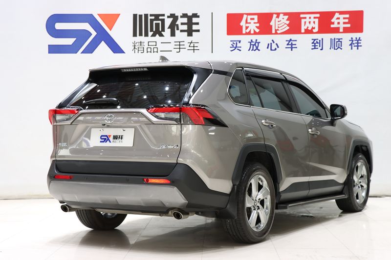 丰田 RAV4荣放 2022款 2.0L CVT两驱风尚版