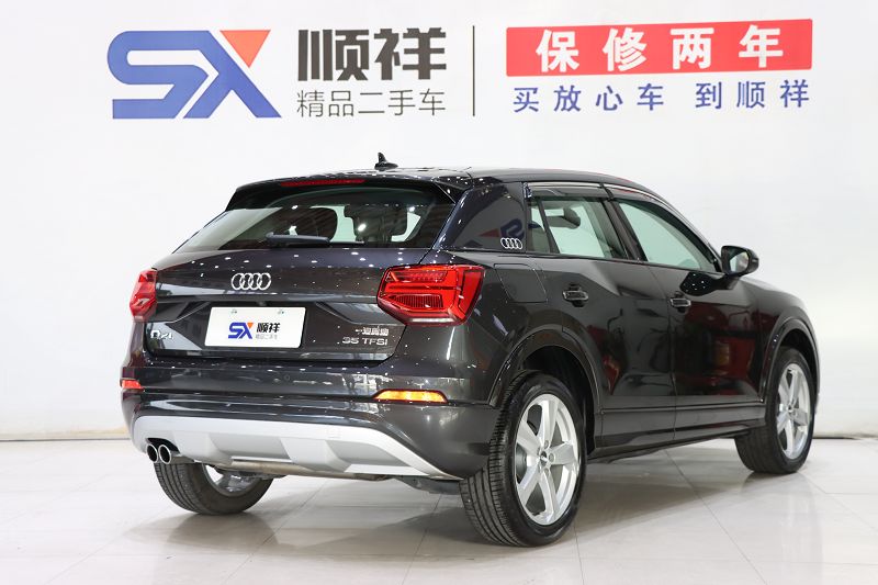 奥迪Q2L 2021款 35 TFSI 时尚致雅型