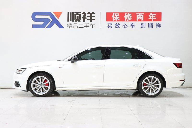 奥迪A4L 2018款 30周年年型 45 TFSI quattro 个性运动版