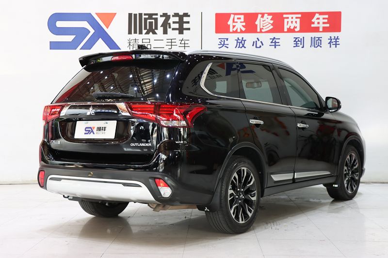 三菱 欧蓝德 2019款 2.0L 两驱畅享版 7座 国VI