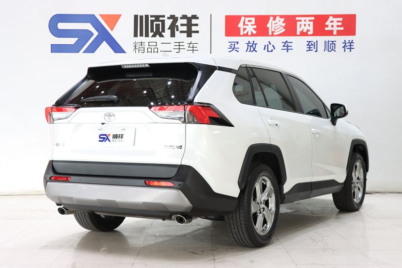 丰田 RAV4荣放 2022款 2.0L CVT两驱风尚Plus版