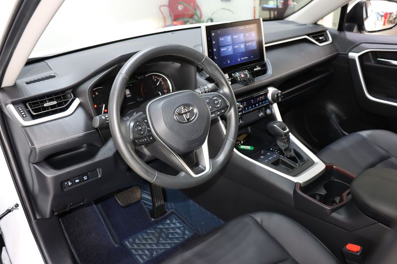 丰田 RAV4荣放 2022款 2.0L CVT两驱风尚Plus版