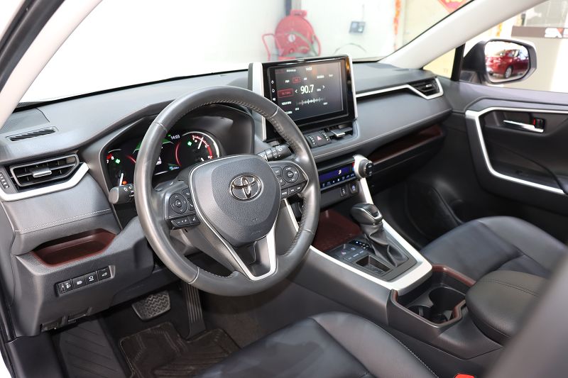 丰田 RAV4荣放 2020款 2.0L CVT两驱尊贵版