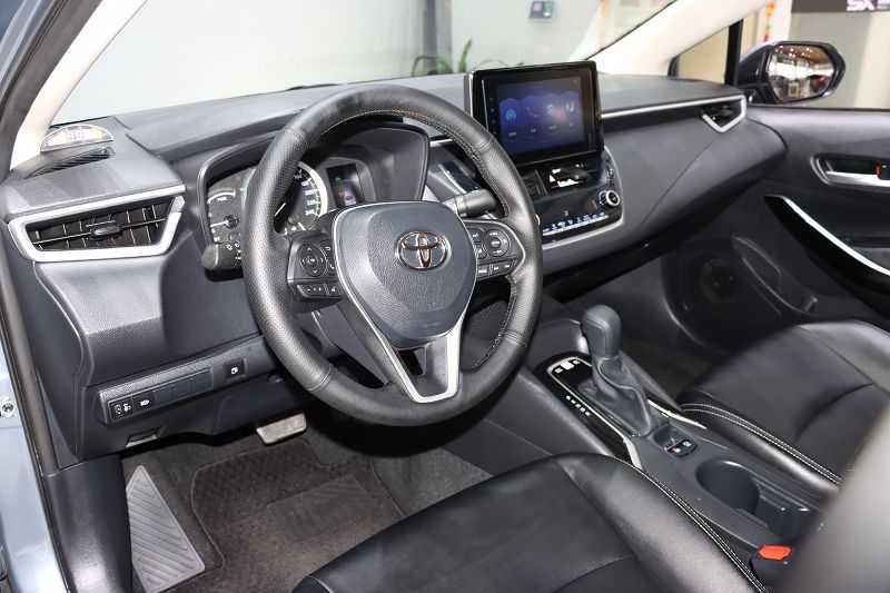 丰田 卡罗拉 2021款 双擎 1.8L E-CVT精英版
