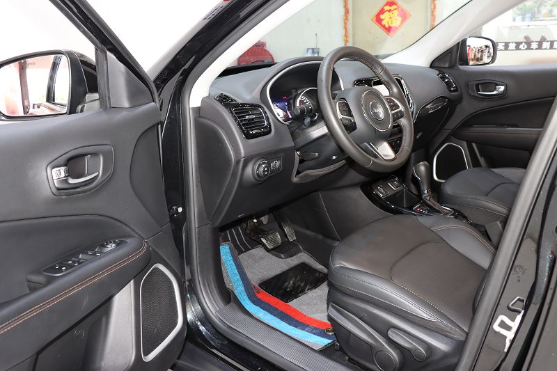 Jeep 指南者 2019款 220T 自动家享版