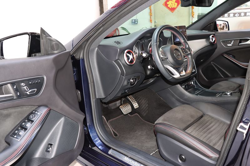 奔驰CLA级 2018款 CLA 220 4MATIC