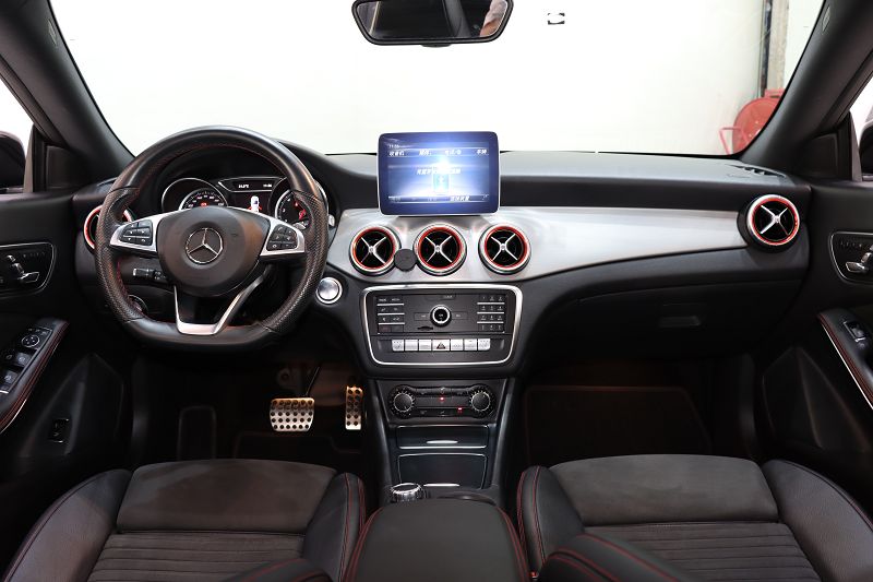 奔驰CLA级 2018款 CLA 220 4MATIC