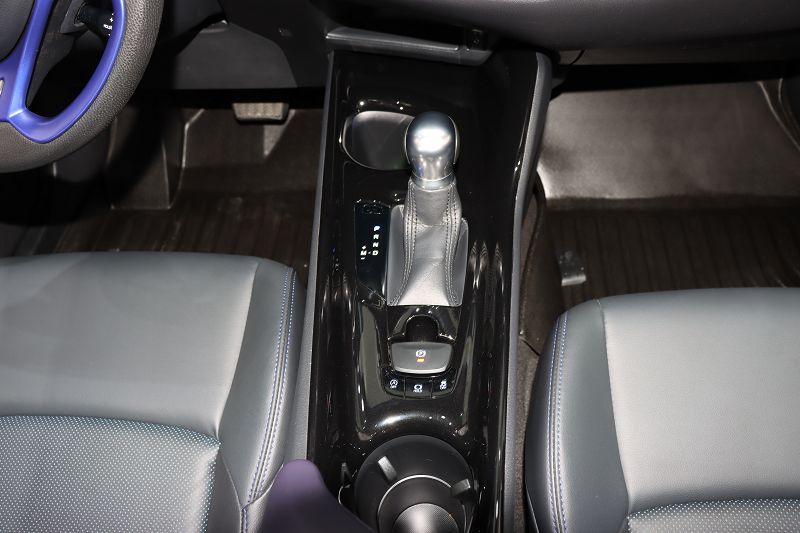 丰田C-HR 2020款 2.0L 领先版