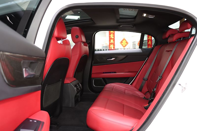 捷豹XEL 2021款 2.0T 250PS 曜黑运动版