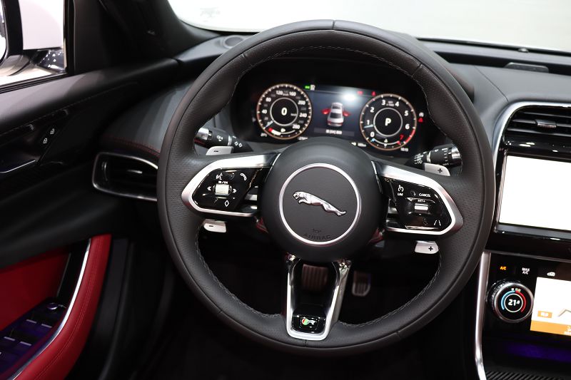 捷豹XEL 2021款 2.0T 250PS 曜黑运动版