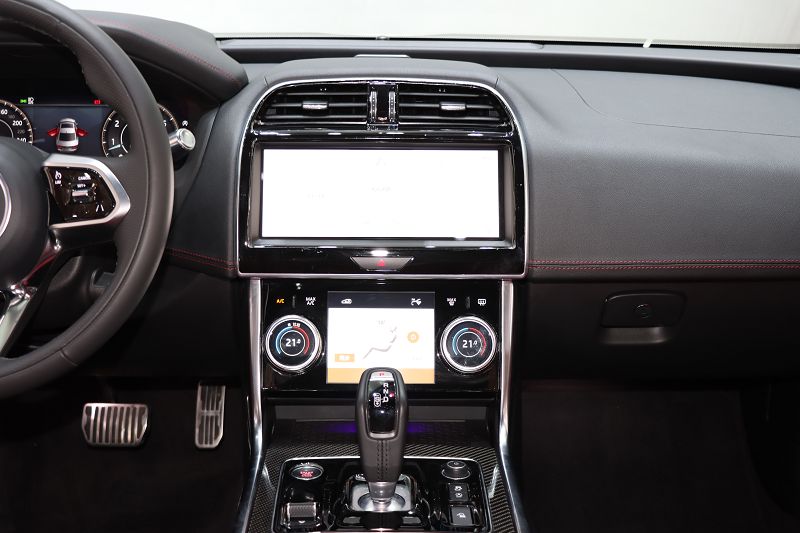 捷豹XEL 2021款 2.0T 250PS 曜黑运动版
