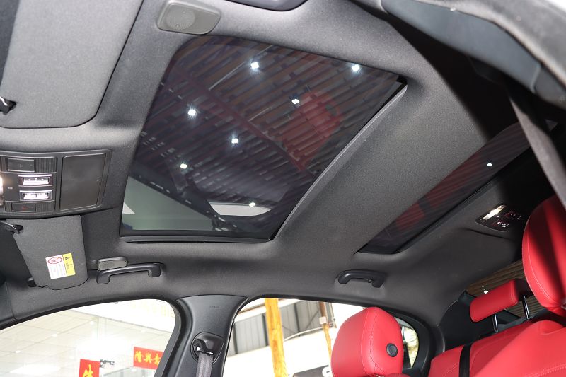捷豹XEL 2021款 2.0T 250PS 曜黑运动版