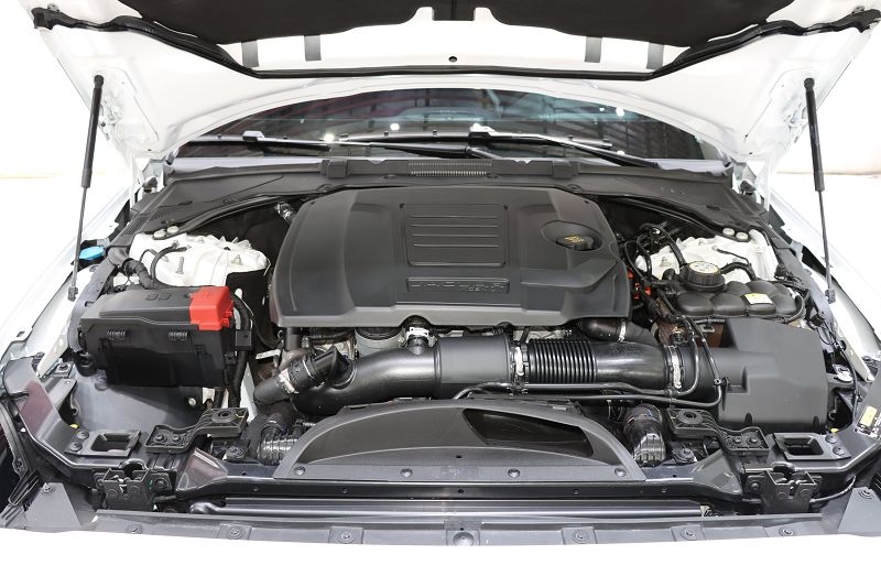 捷豹XEL 2021款 2.0T 250PS 曜黑运动版
