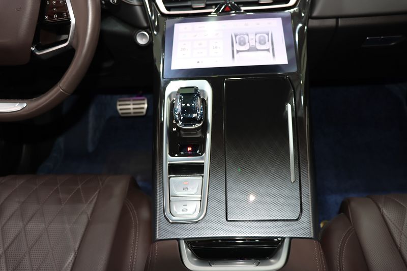 WEY 摩卡 2021款 2.0T 两驱特醇版