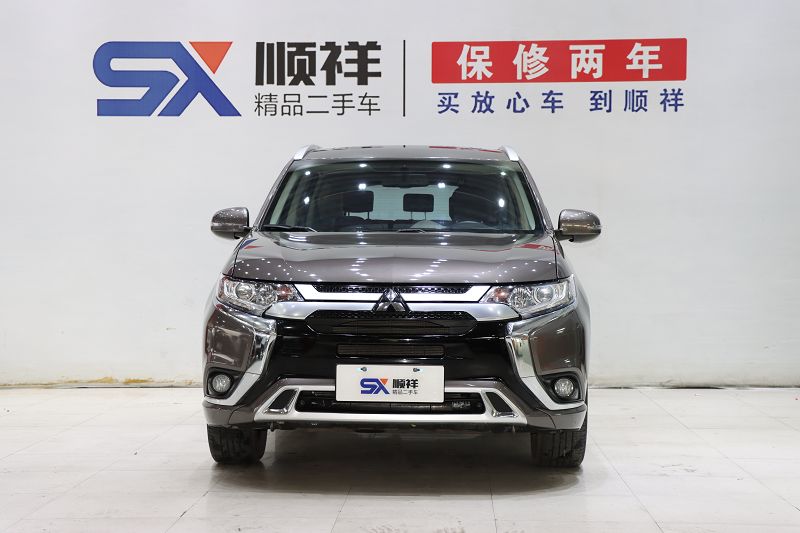 三菱欧蓝德 2021款 2.0L 两驱畅享版 5座