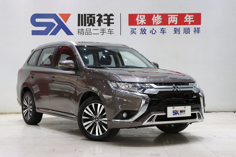 三菱欧蓝德 2021款 2.0L 两驱畅享版 5座