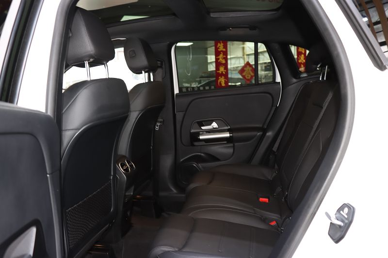 奔驰GLA级 2022款 GLA 220 4MATIC