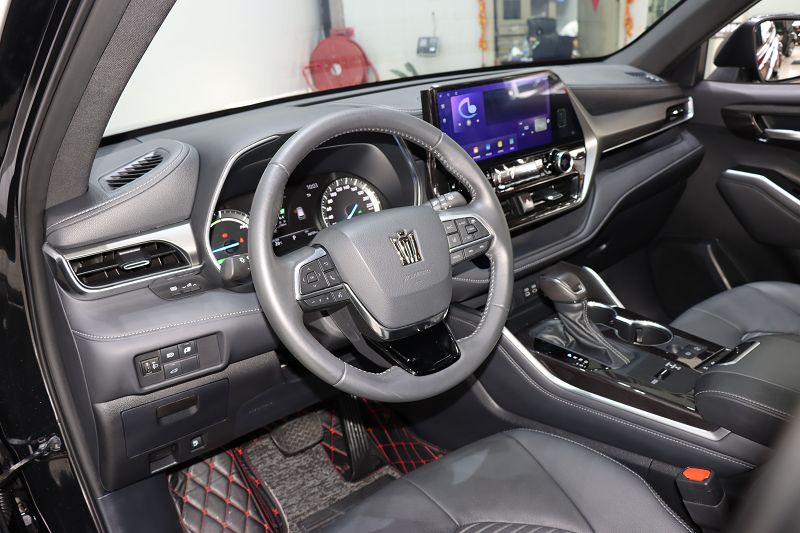 丰田 皇冠陆放 2023款 2.5L HEV四驱豪华版