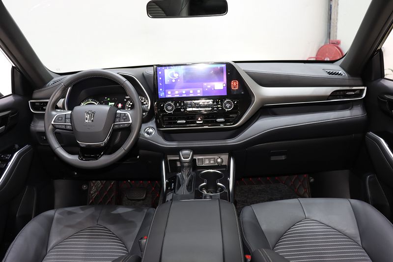 丰田 皇冠陆放 2023款 2.5L HEV四驱豪华版