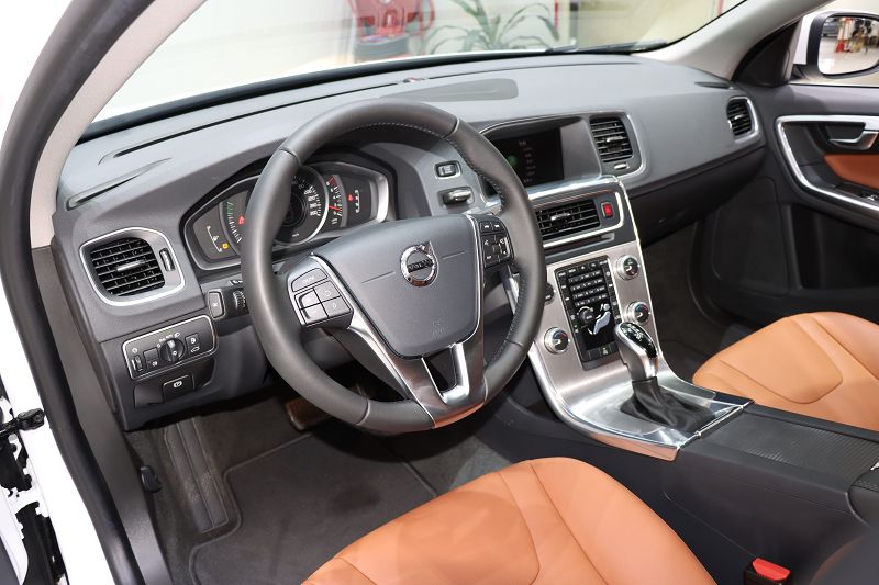 沃尔沃S60 2019款 S60L 改款 T5 智进进阶版