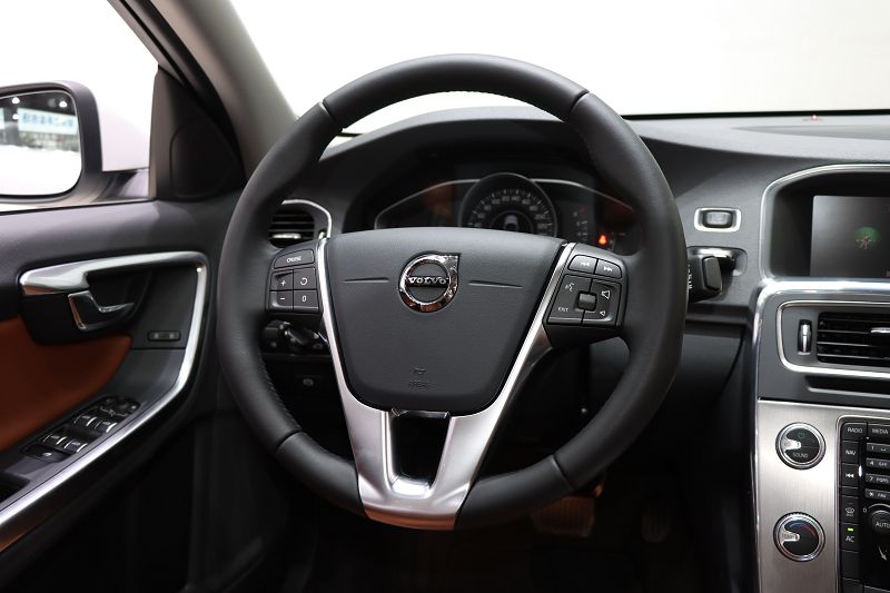 沃尔沃S60 2019款 S60L 改款 T5 智进进阶版