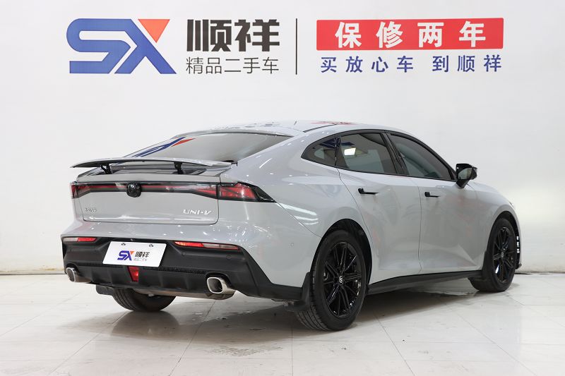 长安UNI-V 2022款 1.5T 智慧领航型