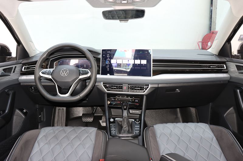 大众速腾 2025款 300TSI DSG卓越版