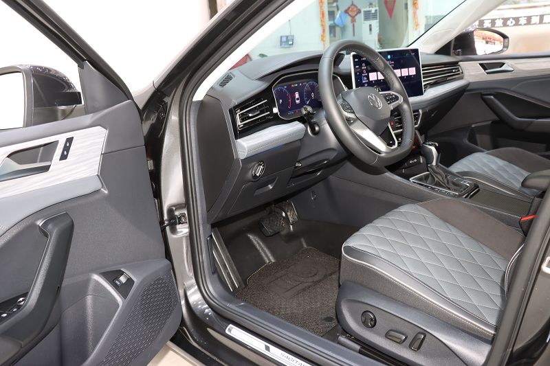 大众速腾 2025款 300TSI DSG卓越版