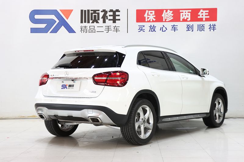奔驰GLA级 2019款 GLA 200 动感型