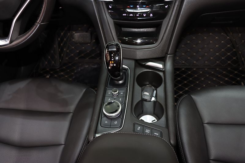 凯迪拉克XT6 2021款 2.0T 六座两驱豪华型