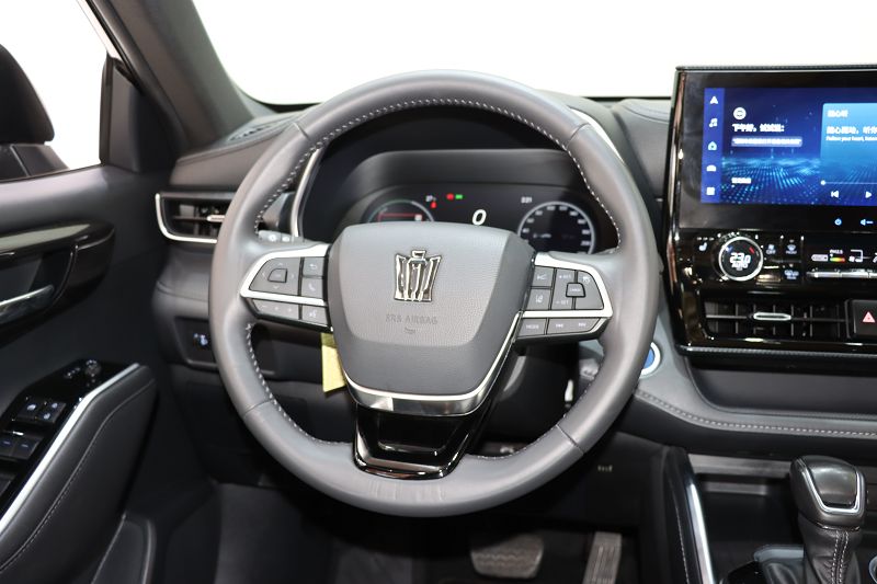 丰田 皇冠陆放 2022款 2.5L HEV四驱尊贵版