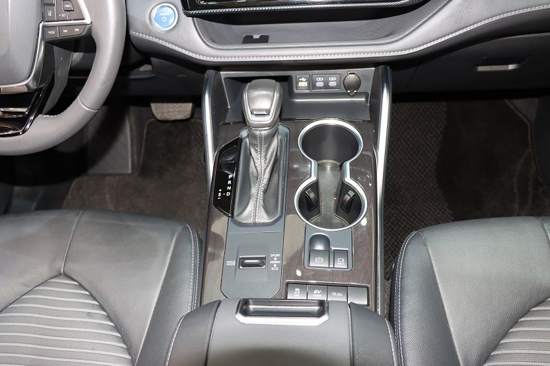 丰田 皇冠陆放 2022款 2.5L HEV四驱尊贵版