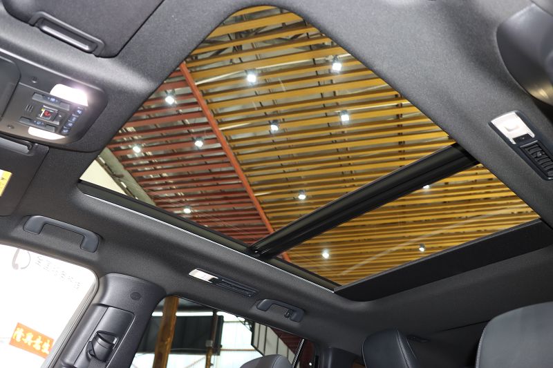 丰田 皇冠陆放 2022款 2.5L HEV四驱尊贵版