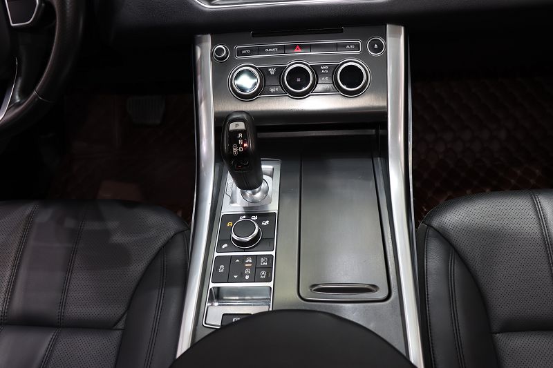 路虎 揽胜运动版 2017款 揽胜运动 3.0 SC V6 SE