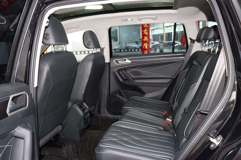 大众 途观L 2024款 出众款 300TSI 自动两驱龙腾版