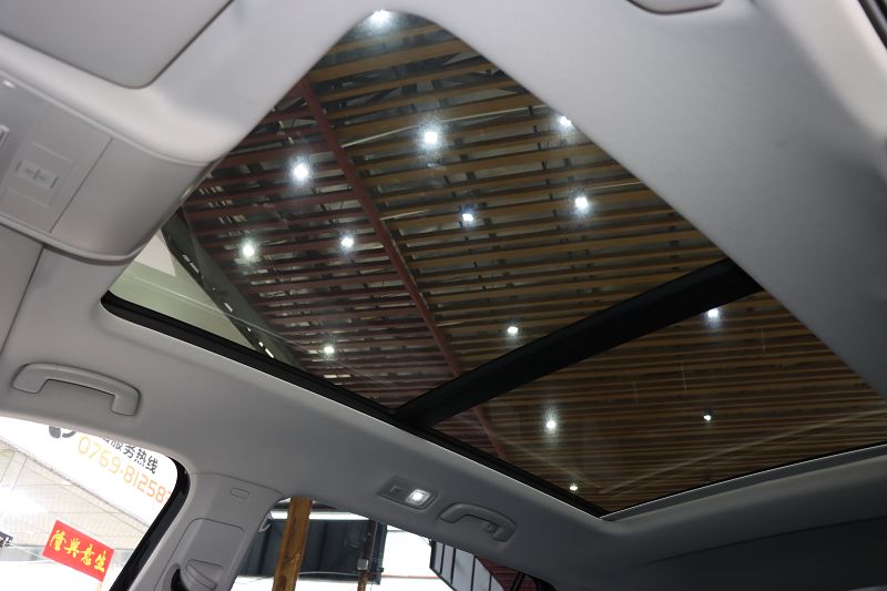 大众 途观L 2024款 出众款 300TSI 自动两驱龙腾版