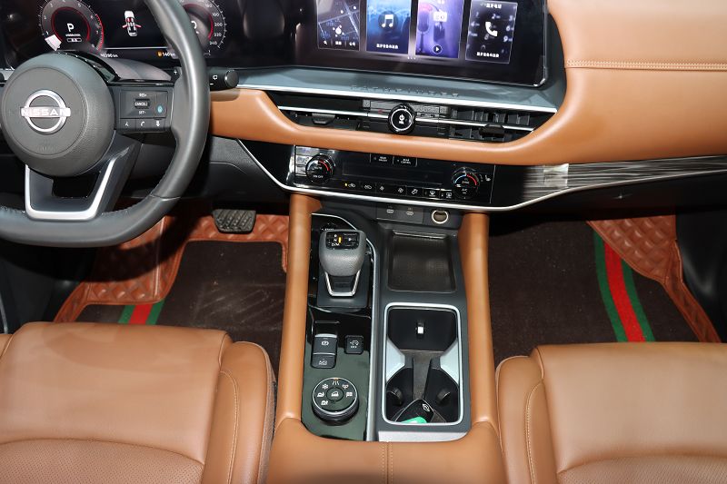 日产 探陆 2024款 380VC-TURBO 四驱智驾版 7座