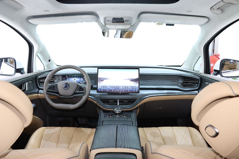 腾势D9 2022款 DM-i 970 四驱旗舰型