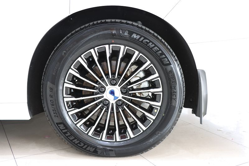 腾势D9 2022款 DM-i 970 四驱旗舰型