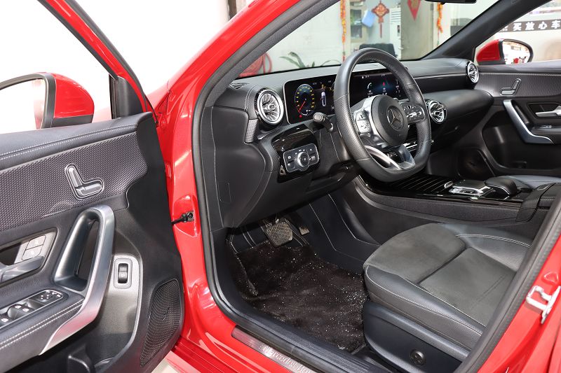 奔驰A级 2020款 A 200 L 运动轿车